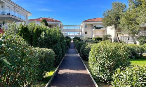 Modern Condo w Terrace 250m from Beach & Pool