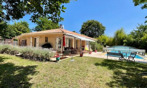 Idyllisches Ferienhaus mit Pool und großem Garten