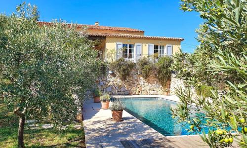 Beautiful Provencal country house in nature