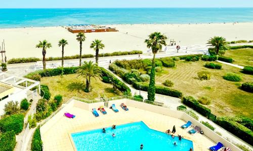 APPARTEMENT VUE PLONGEANTE LES PIEDS DANS L'EAU, PISCINE et MER