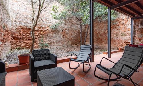 Lagrave - Cours Privée - Parking