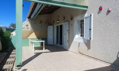 LAVANDINES I Jolie villa mitoyenne 3 pièces mezzanine piscine proche plage Rochelongue Cap d'Agde
