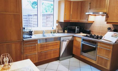 Chaleureux pavillon 15 min de paris, a 300 m gare