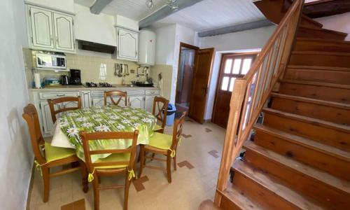 T2 pour 4 personnes au cœur de St Martin Vesubie avec parking public devant