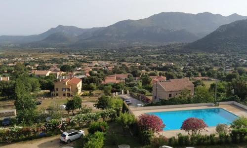 Appartement avec piscine partagée