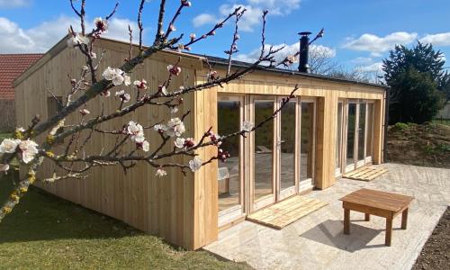 CHALET EN BOIS PRIVATIF ST POURCAIN SUR SIOULE