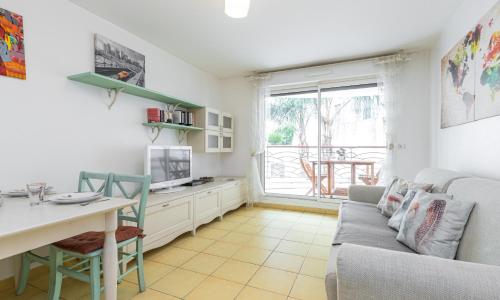 Nice 1 Bedroom downtown Carré d'Or with garage