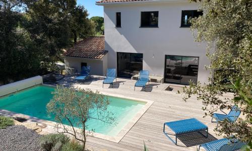 Villa contemporaine avec piscine