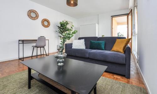 Beautiful Apartment In Toulon With Kitchen