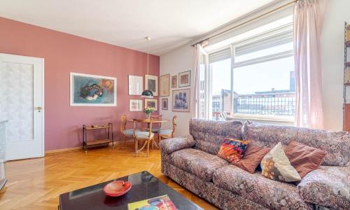 Palazzo di Giustizia bright apartment