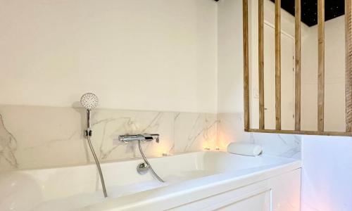 LE SPA ÉTOILÉ - Baignoire Balnéo & Sauna