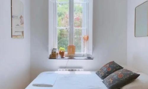 Petite chambre sur cour aborée