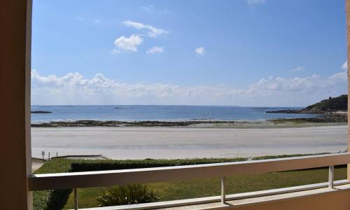 Appartement SUPERBE VUE MER, face à la plage de Tresmeur à TREBEURDEN - Réf 660