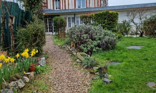 Appartement à 100m plage de Puys dans ancien hôtel particulier. Place parking