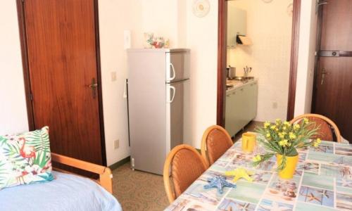 Comfy flat just 80m from the beach