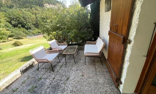 Maisonnette dans la vallée verte