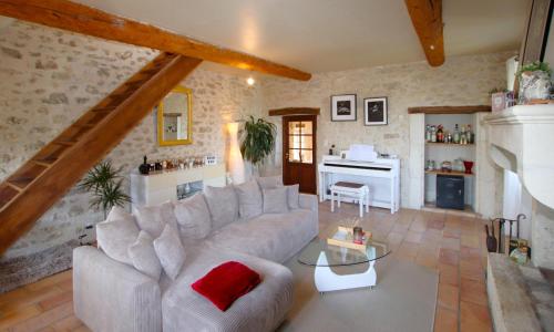 2 Bedroom Nice Home In Saint Restitut