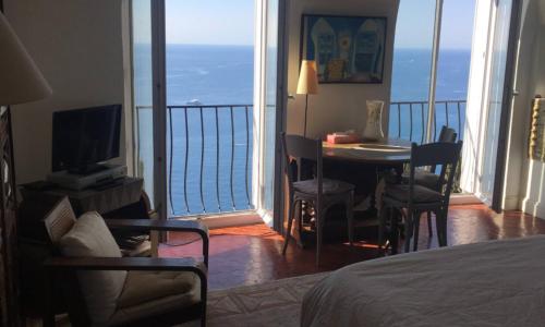 Dans village médiéval piétonnier, Suite exécutive vue mer exceptionnelle