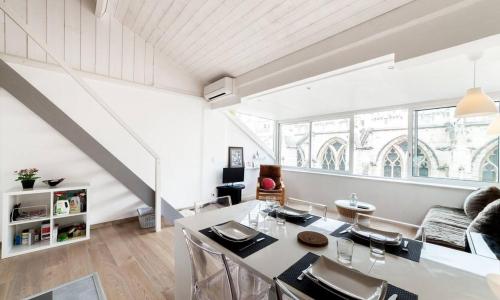 Unique panorama - duplex in hyper center AIL
