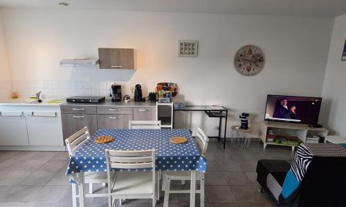 Maison T2 avec terrasse 700m de l'océan aux BOUCHOLEURS- En été location vendredi à vendredi