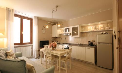 Violetta Maison, elegante e romantica a Salo’