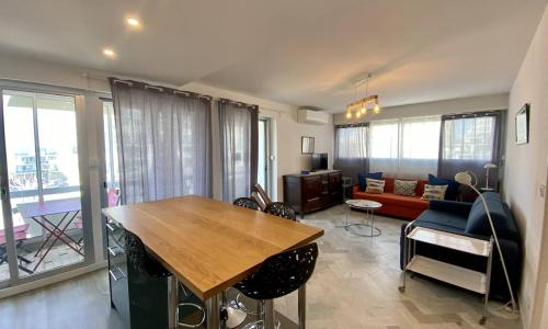 BEL APPARTEMENT CLIMATISE CENTRE VILLE T2 - 4 PERSONNES AVEC LOGGIA VUE SUR MER