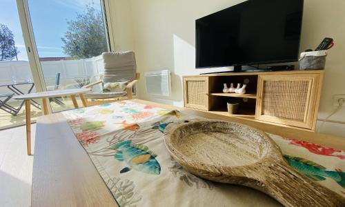 Maison renovee avec gout 700m de la plage