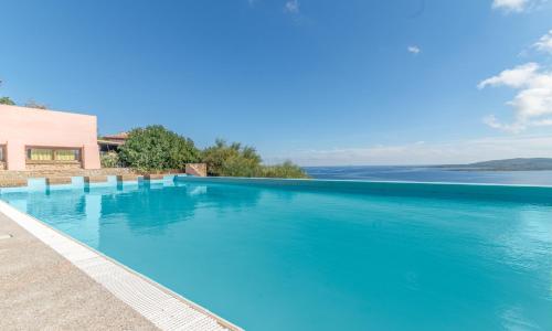 Casa Emozione With Shared Pool - Happy Rentals