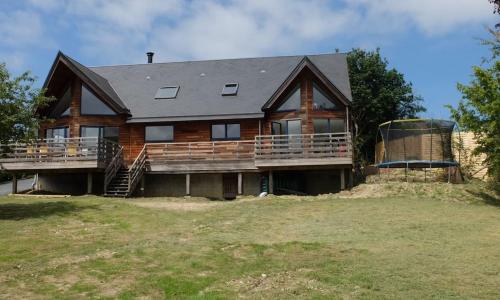 Spacieuse et Lumineuse maison en bois sur 1500 m2