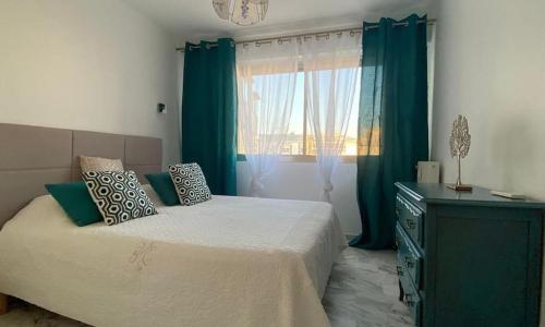 3 PIECES FRONT DE MER JUAN LES PINS