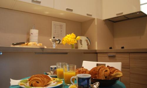 SORTIE 44 - NEWLY renovated 1 bedroom, center of old Antibes