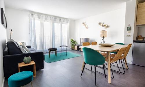 Disney Station, 5 minutes Disneyland!