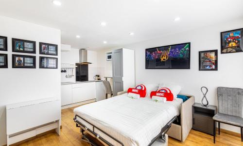 GuestReady - Marvel Magic near Disneyland