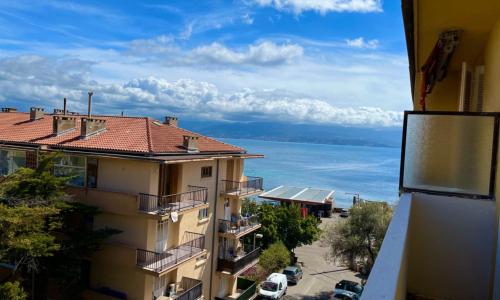Spacious apartment with sea view