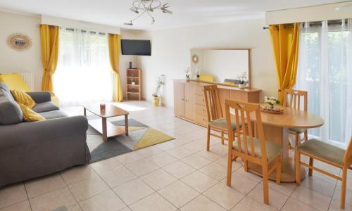 PALMIER Jardin Disneyland JO Paris 2024 - 4 personnes et bébé