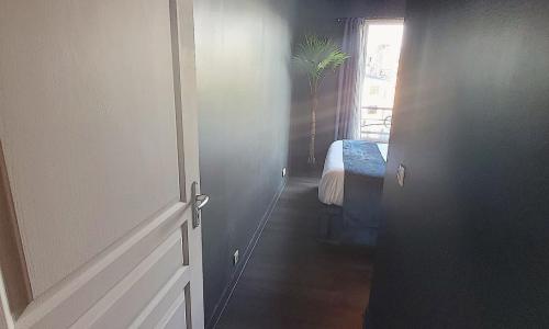 Mimi - Pigalle - Montmartre - Artist's World