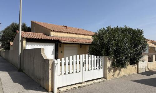 HOLIDAYLAND 201 VILLA T3 MEZZANINE 8 couchages climatisé NARBONNE PLAGE