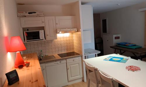 Pretty house with double terrace near the ocean