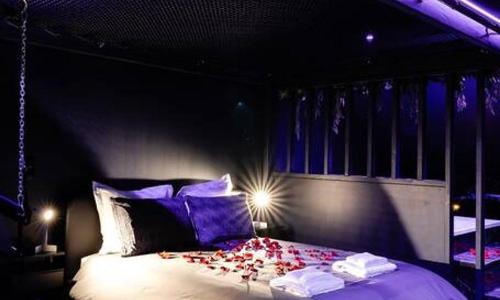 Bisou X, nuits érotiques & spa.