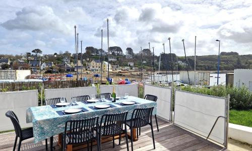 Charming Breton holiday home right by the sea