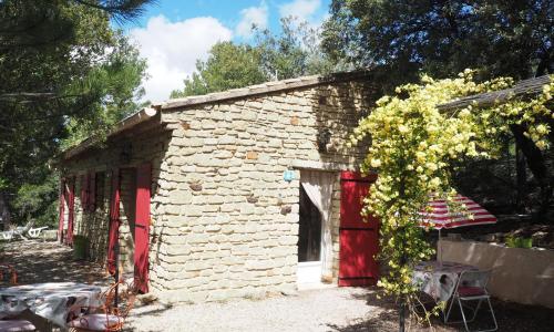 Provencal holiday home with private terrace and panoramic view, Bédoin