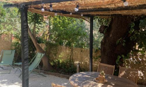 Rez de villa avec jardinet proche de la plage