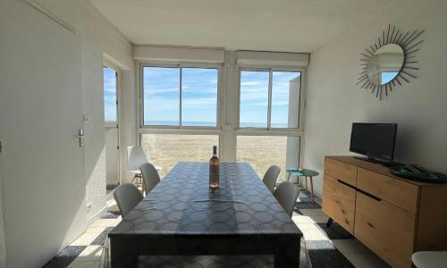 Spacious apartment on the seafront
