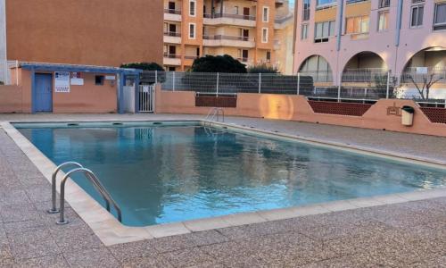 F2 climatisé résidence Antinéa piscine plage richelieu Cap Agde