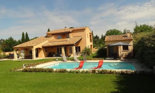 Villa de 3 chambres avec piscine privee jardin clos et wifi a Cavaillon