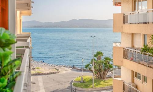 Superbe T1 bis - à 20m de la plage - refait à neuf