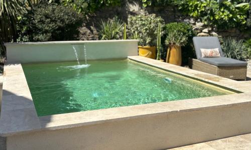 Logement cosy avec piscine ,parking et jardin