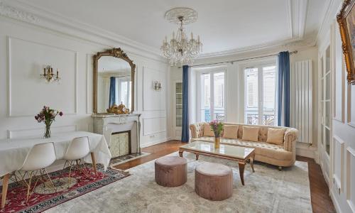 Champs-Élysées 2 bedrooms Haussman Luxury Appart