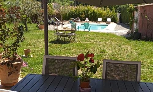 T2 au calme avec piscine