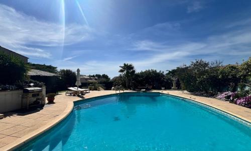 Lovely rare pearl with pool